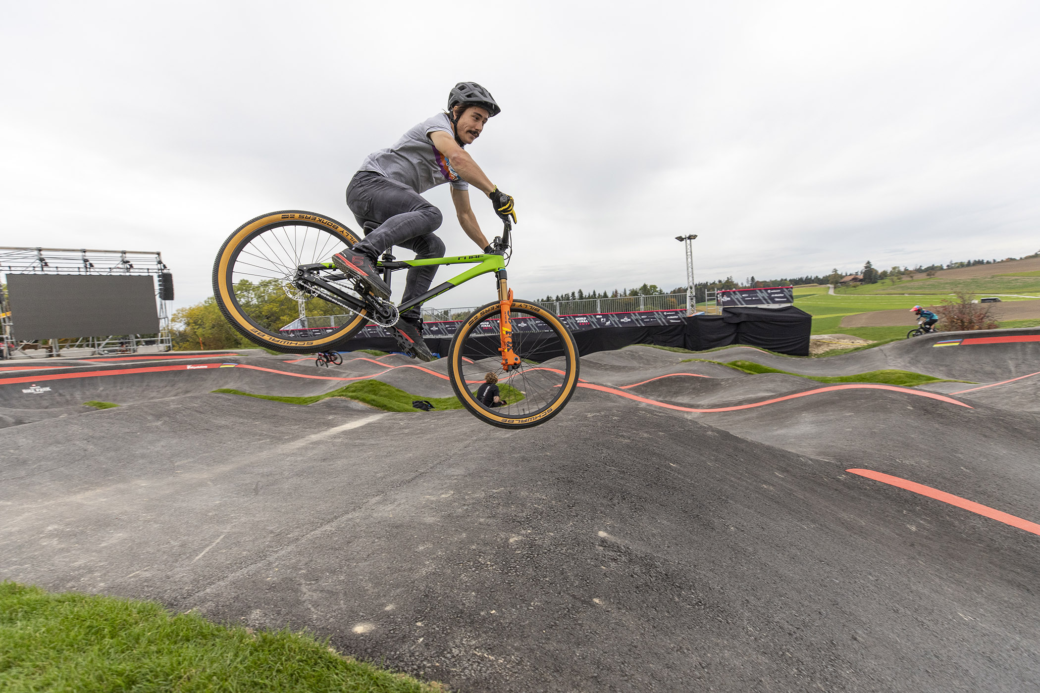 BILLY BONKERS: SCHWALBE'S NEW JUMPING TALENT FOR THE PUMPTRACK WORLD CUP